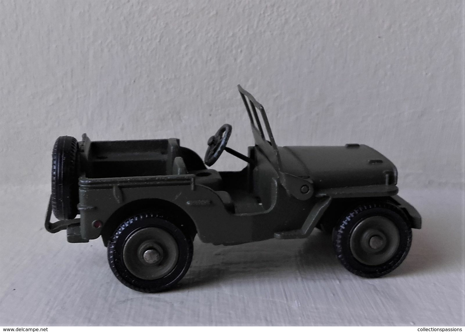 - Camion Militaire - JEEP WILLYS - Dinky Toys - - Militaria