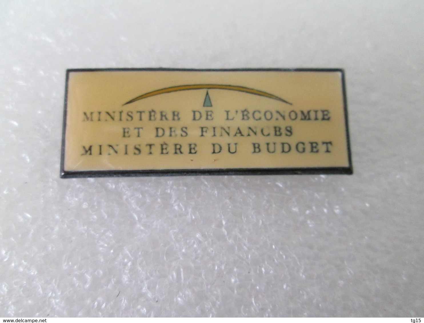 PIN'S    MINISTERE DE L ECONOMIE ET DES FINANCES  MINISTERE DU BUDGET - Administrations