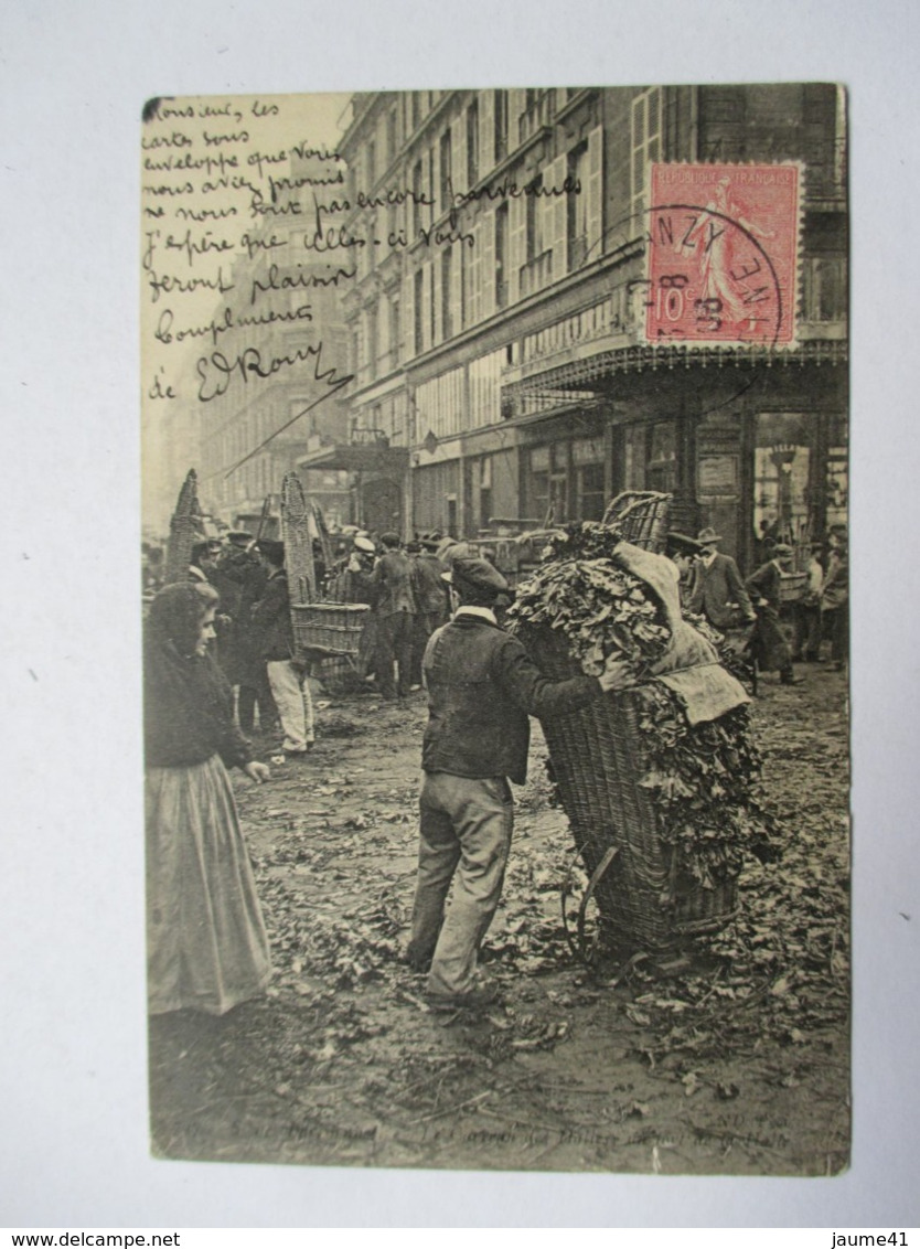 PARIS   - SCENES  PARISIENNES  - LE  CARREAU  DES  HALLES  -  UN  FORT  DE  LA   HALLE           TTB - Petits Métiers à Paris