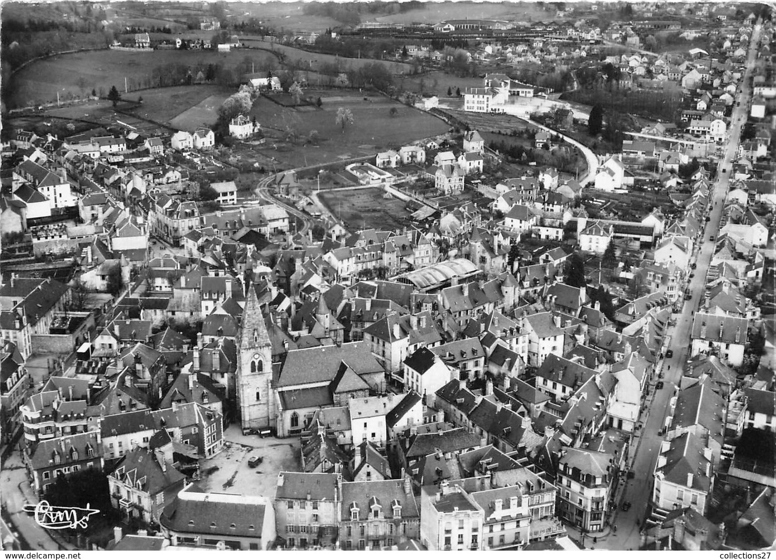 19-USSEL- VUE AERIENNE PLACE DE L'EGLISE - Ussel