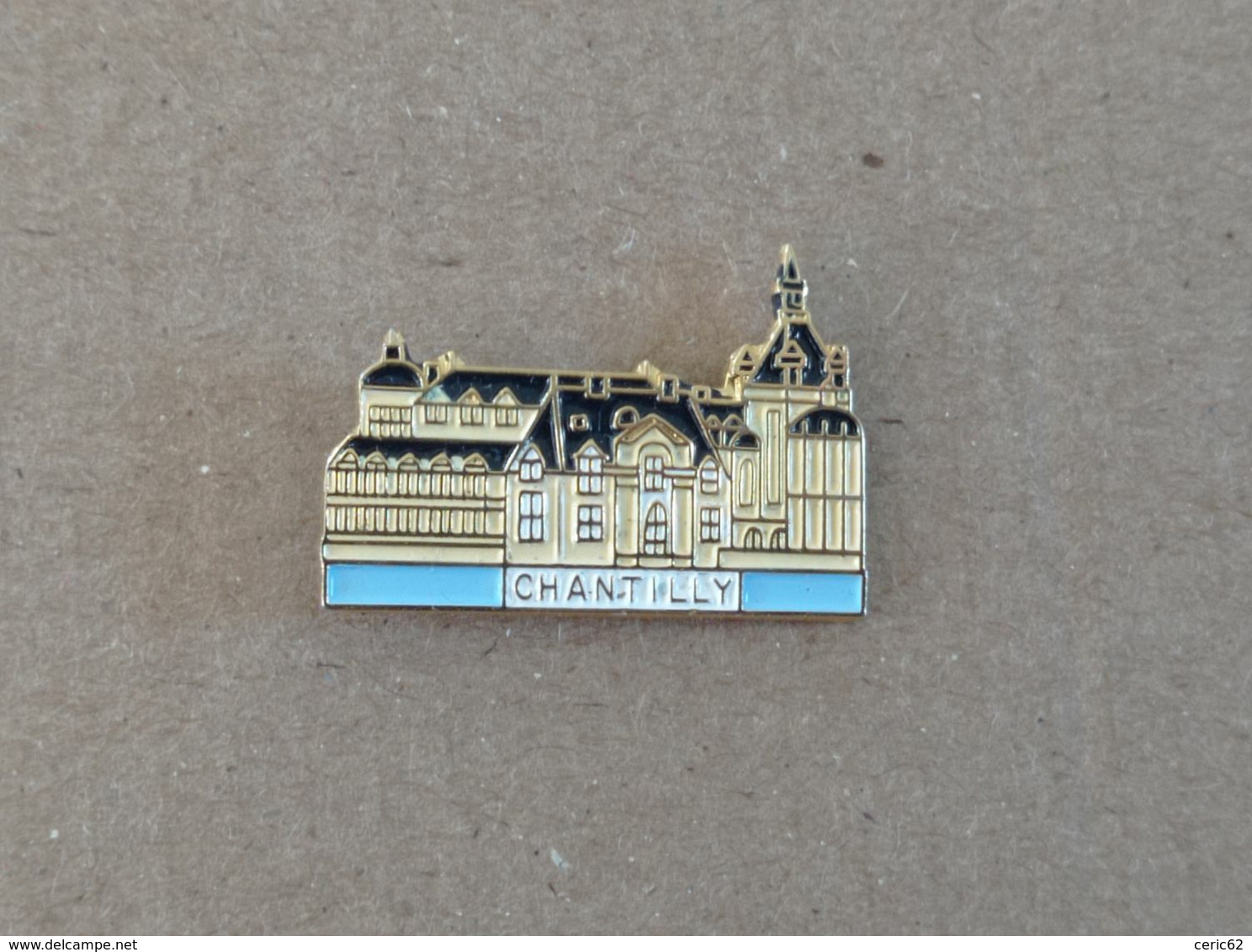 PINS VILLE CHATEAU CHANTILLY  (60) - Cities