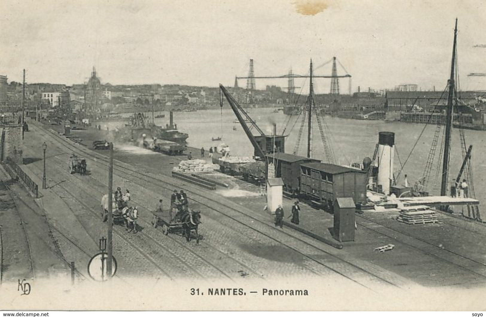 Train Sur Le Port De Nantes . Pont Transbordeur - Treinen