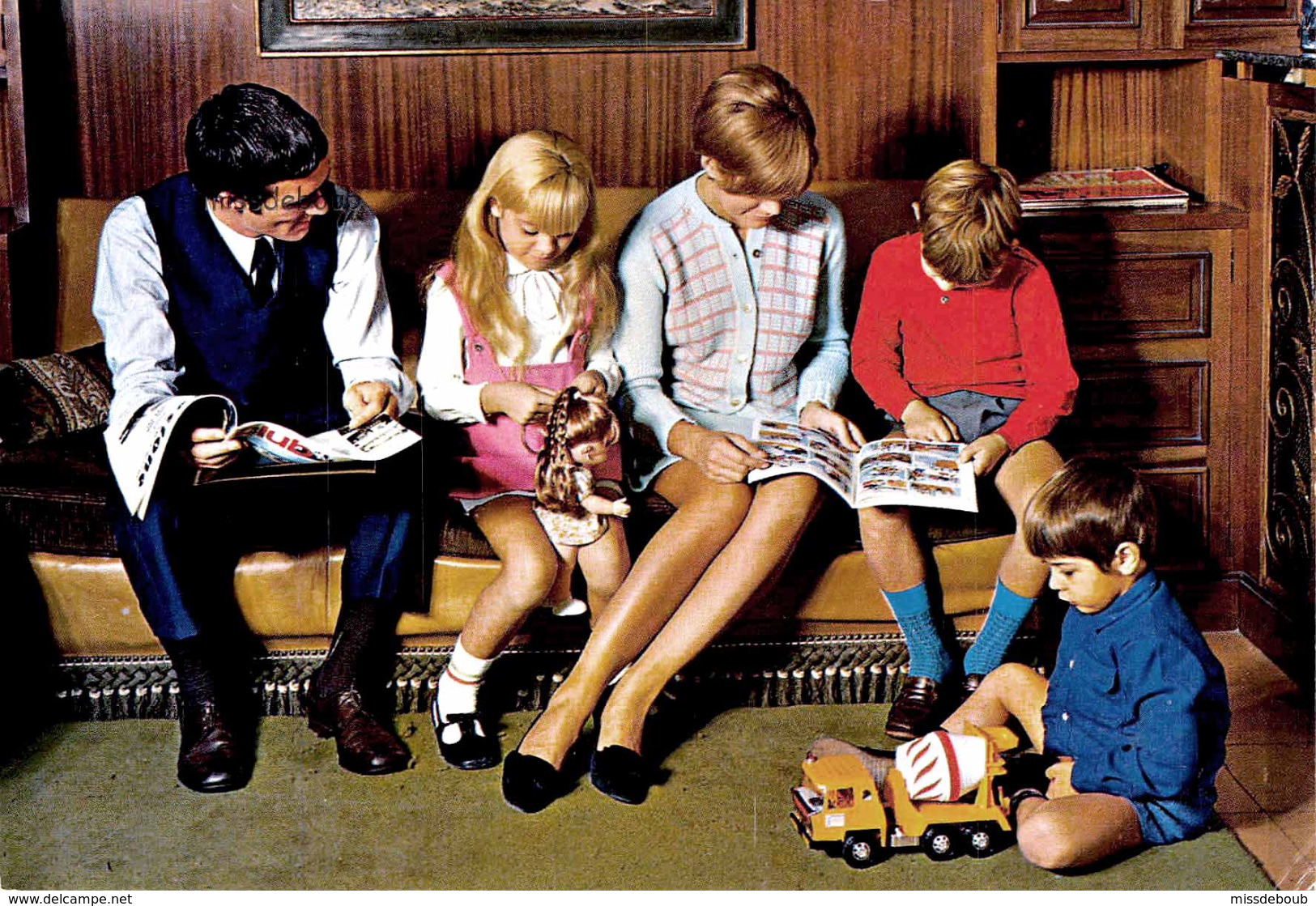 Famille Parfaite Des Années 1950 - 1960, Fillette, Garçon, Jouets -Perfect Family Of The 1950s - 1960, Girl, Little Boy - Mode