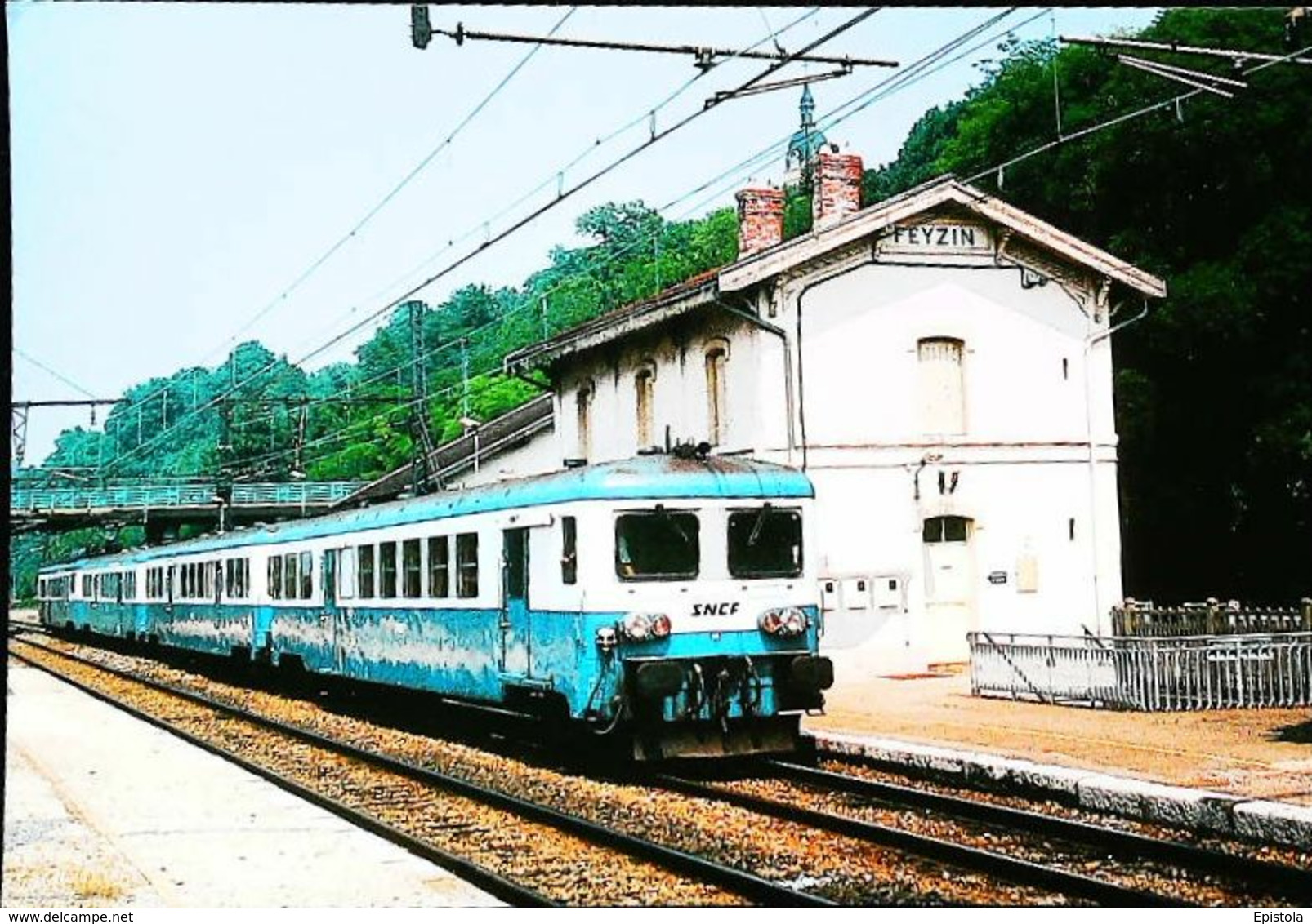 TRAIN Autorail Type Z  -   Gare De FEYZIN  (69)  Ligne Paris Marseille - Feyzin
