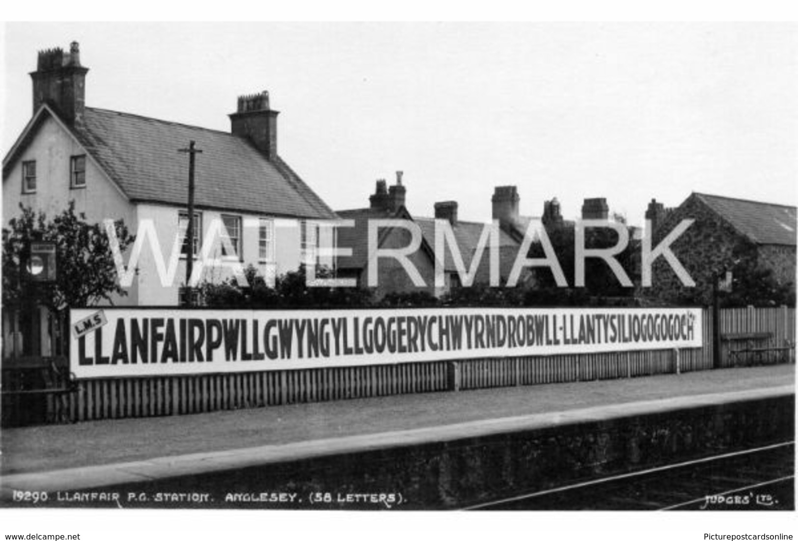 LLANFAIRPWLLGWYNGYLLGOGERYCHWYRNDROBWLL. LLANTYSILIOGOGOGOCH STATION OLD R/P POSTCARD ANGLESEY WALES - Anglesey