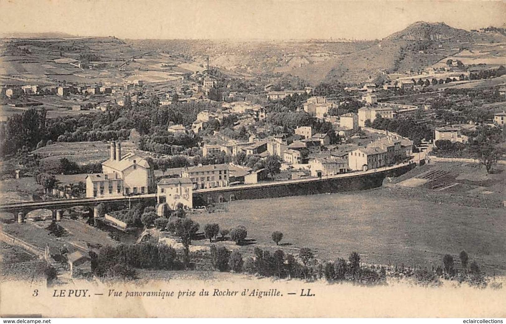 Le Puy En Velay          43       Vue Prise Du Rocher D'Aiguille   (voir Scan) - Le Puy En Velay