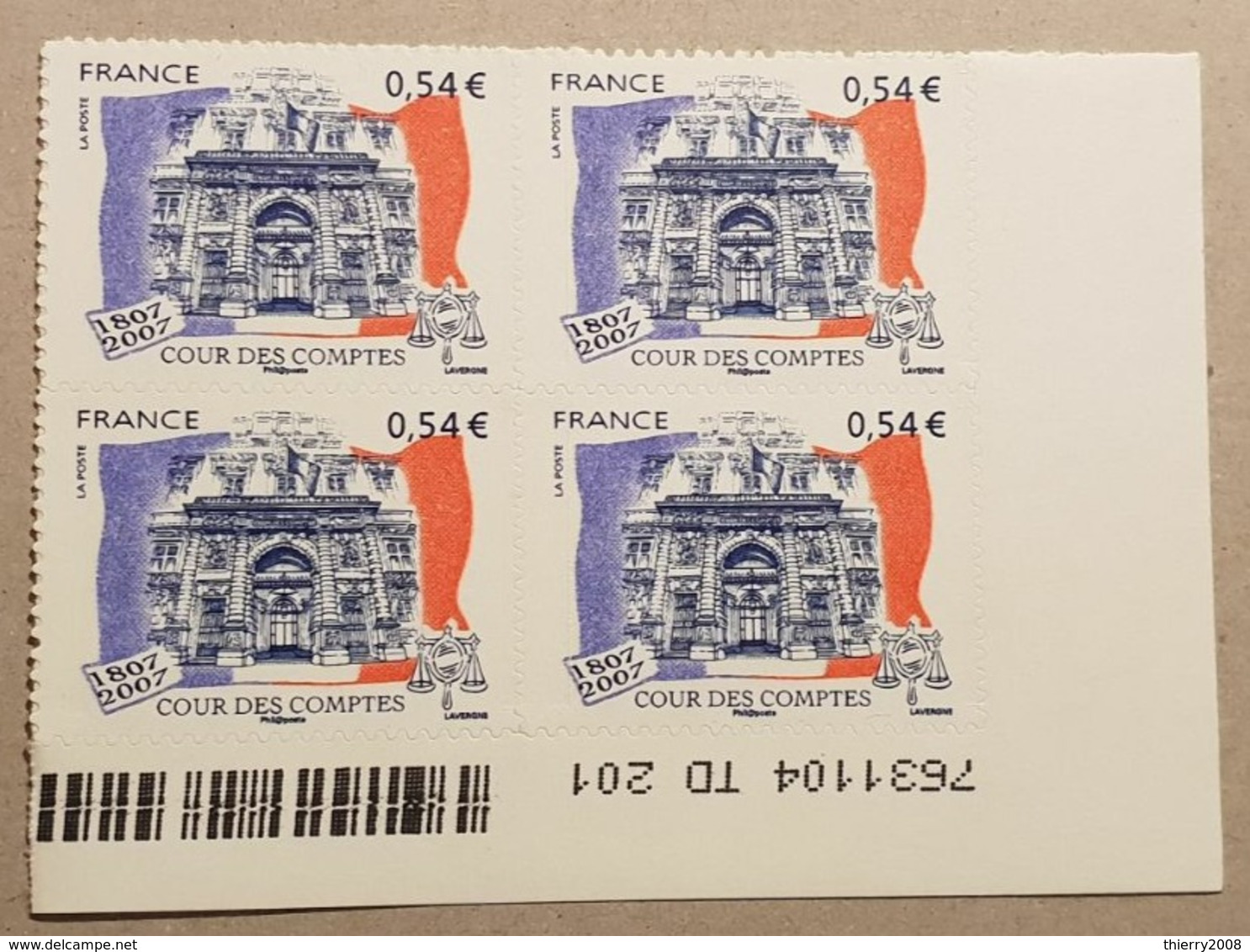 Timbres Adhésifs N° 117  Neuf ** En Bloc De 4 Avec Bord De Feuille  TTB - Autres & Non Classés