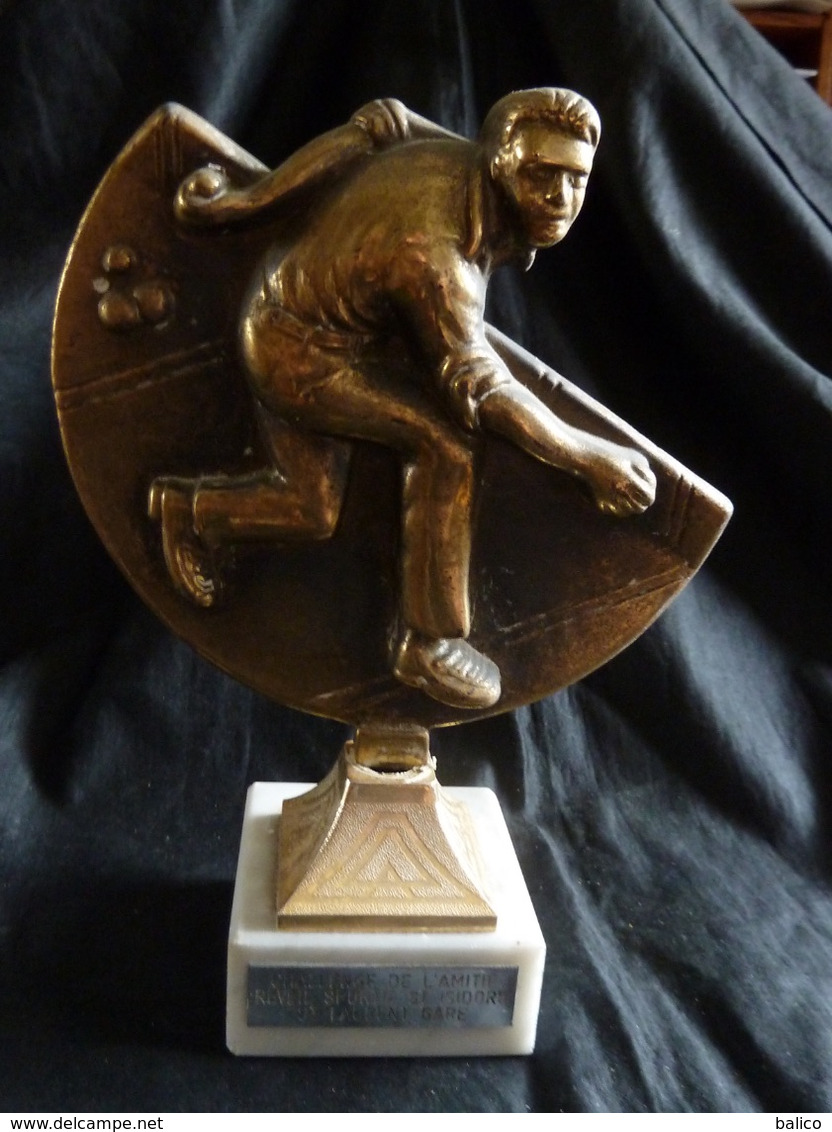 Trophée Bouliste - Pétanque Ou Lyonnaise - Réveil Sportif St. Isidore - St. Laurent Gare - Et Plaque 1993 - Bowls - Pétanque