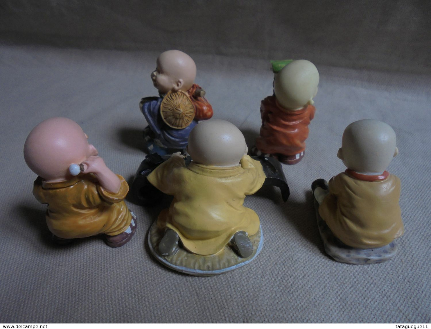 Petit lot de 5 figurines en résine "Petits personnages garçons japonais"