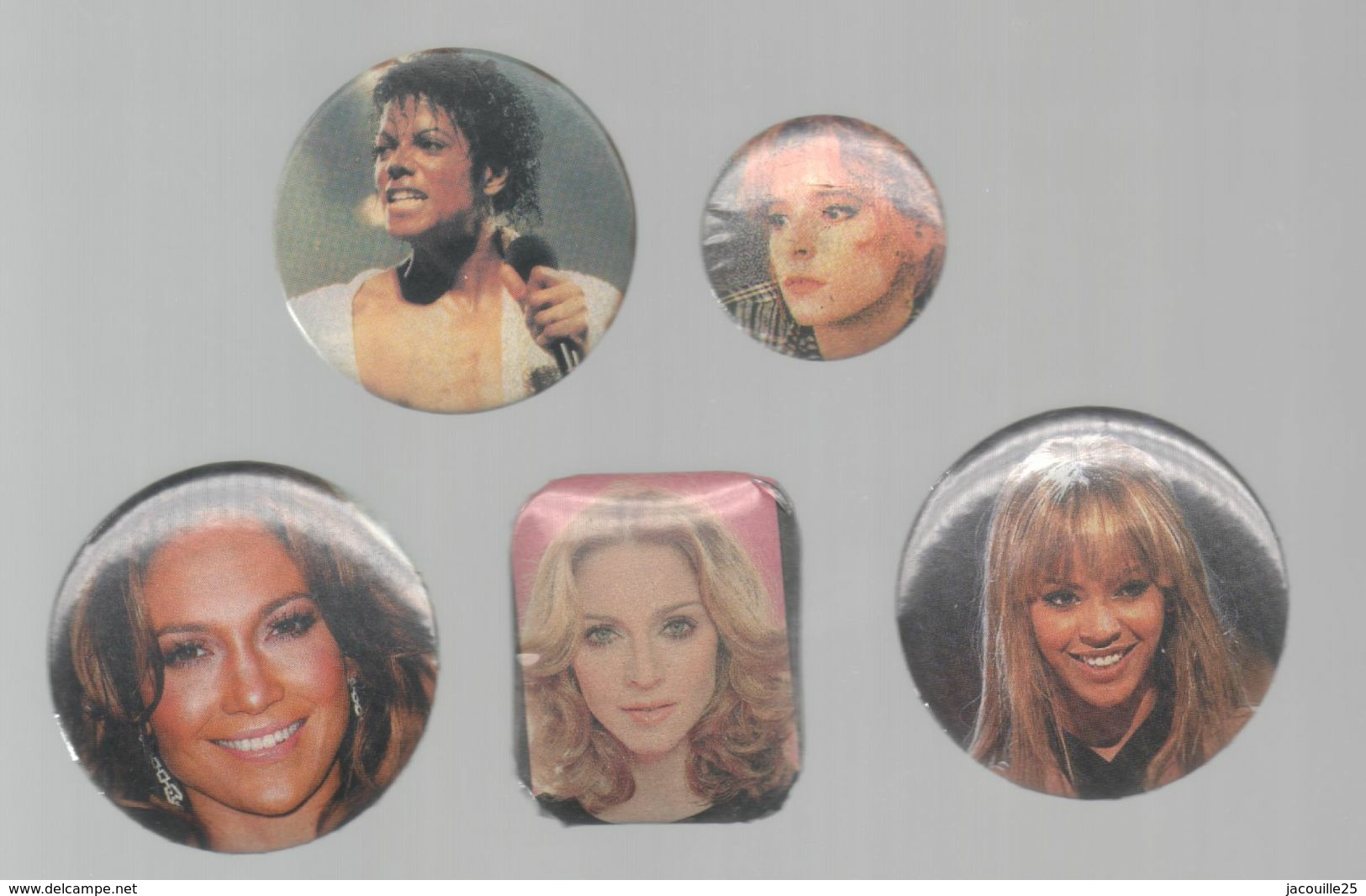 PINS PIN'S BADGE CHANTEUR CHANTEUSE JAKSON FARMER BEYONCE LOPEZ MADONA CINEMA  LOT 5 BADGE BA - Disney