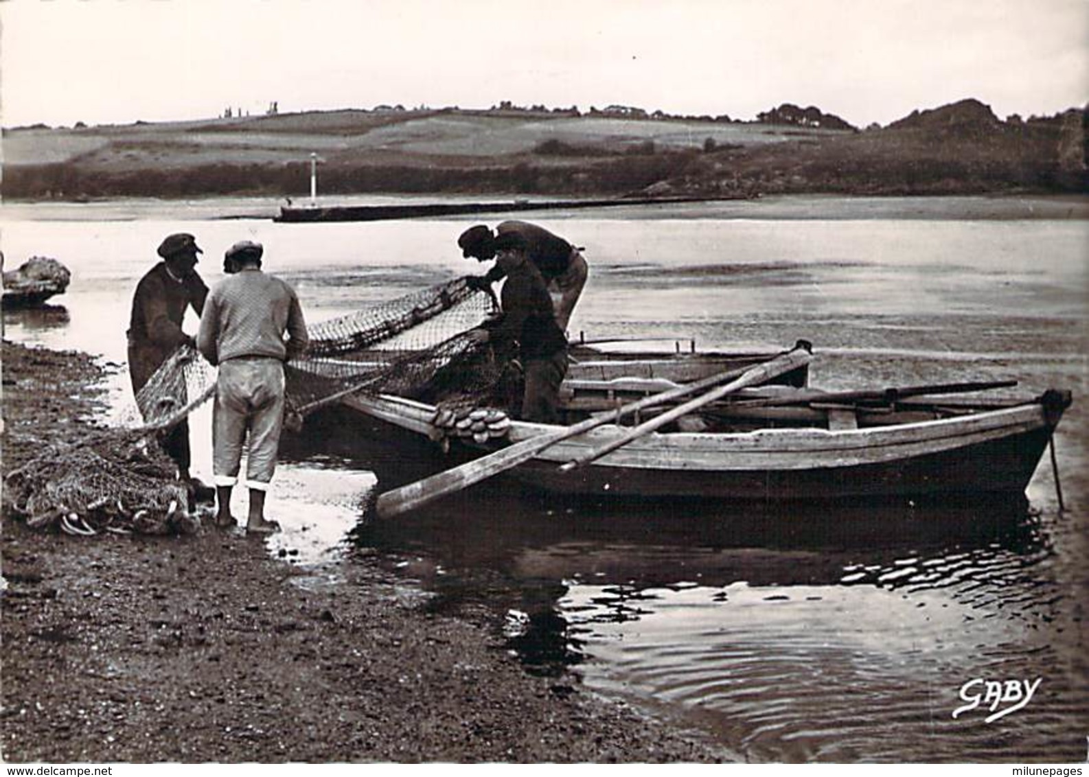 29 FINISTERE Barque Et Filets De Pêcheurs De Saumons Du POULDU - Le Pouldu