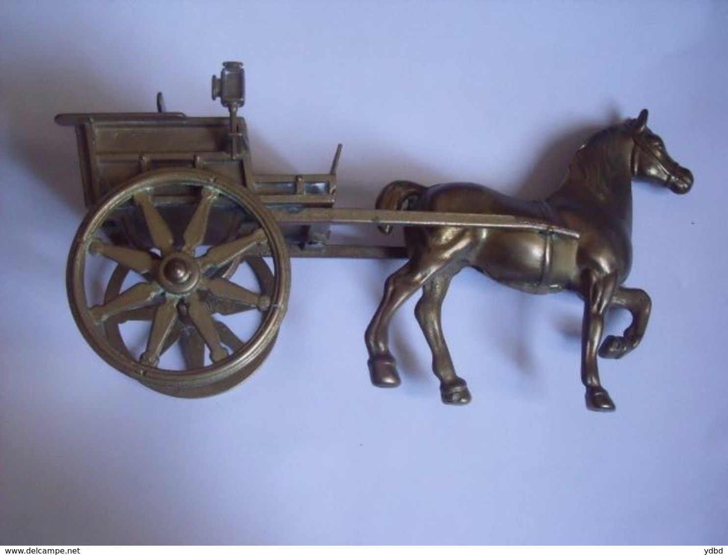 UN ATTELAGE EQUESTRE EN BRONZE OU LAITON - Bronzes