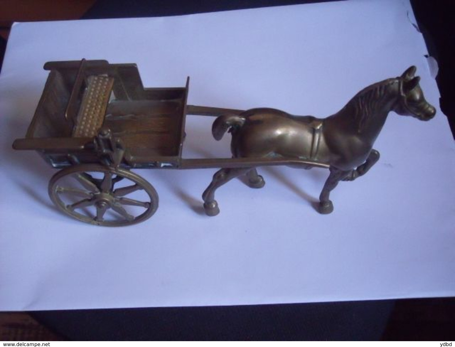 UN ATTELAGE EQUESTRE EN BRONZE OU LAITON - Bronzes