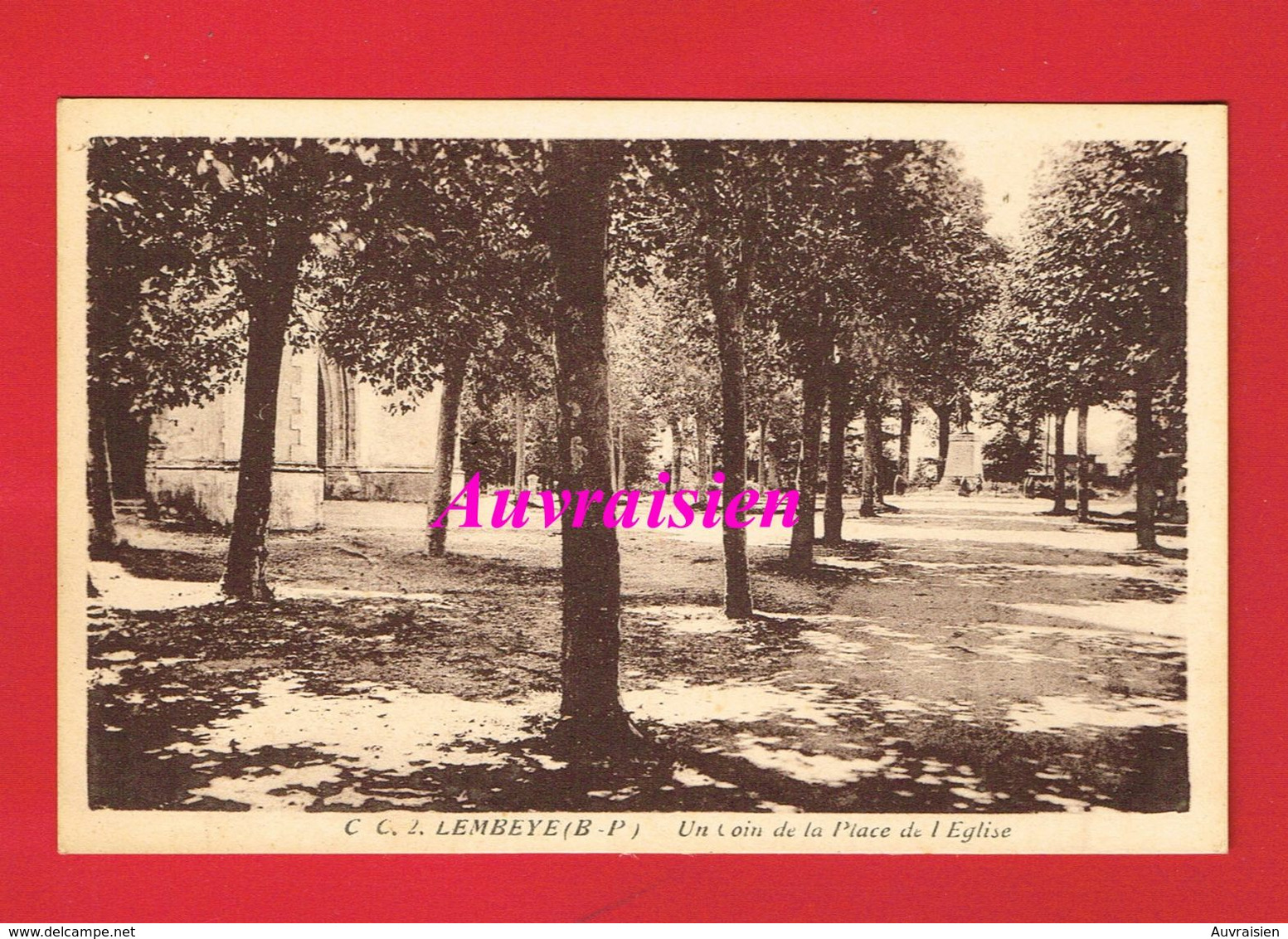 64 Pyrénées-Atlantiques LEMBEYE Un Coin De La Place De L'Eglise - Lembeye