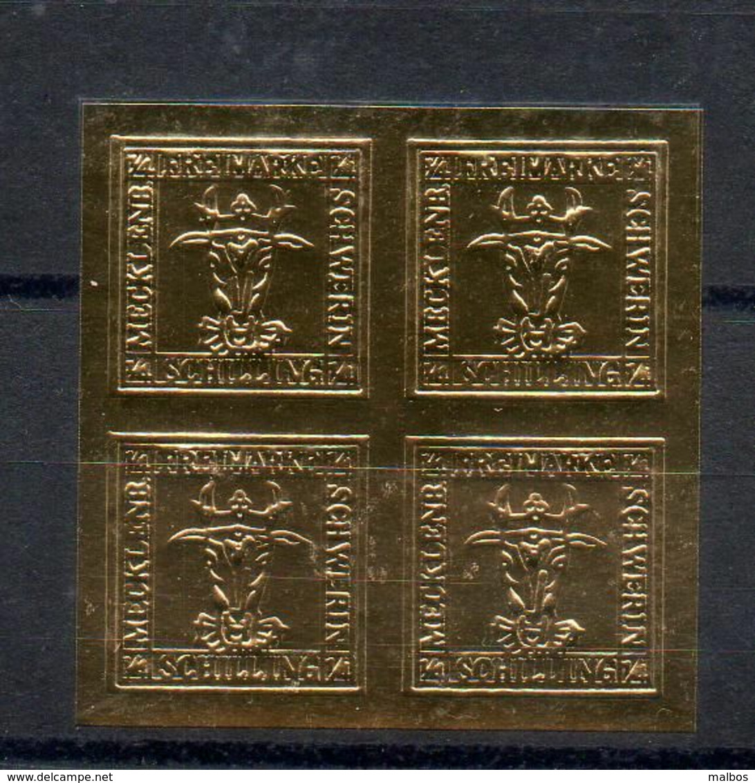 26 Timbres Gaufrés Or  - Thème rareté philatélique