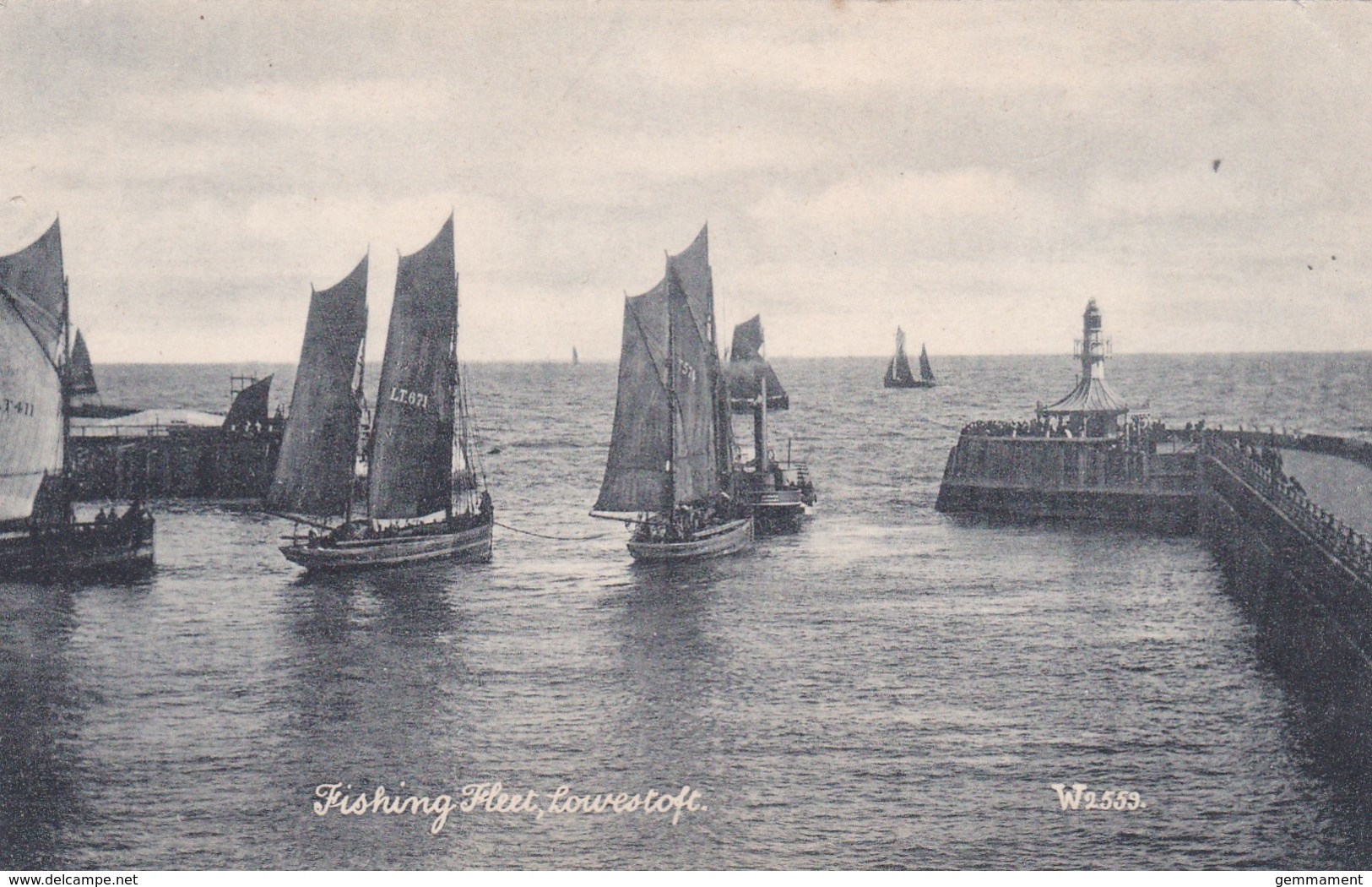 LOWESTOFT- FISHING FLEET - Lowestoft