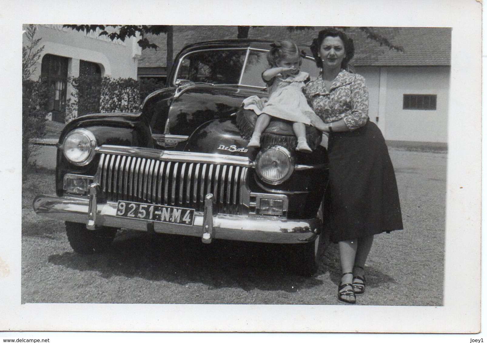 Photo Femme Et Enfant Avec  Voiture  Format 10/7 - Automobile