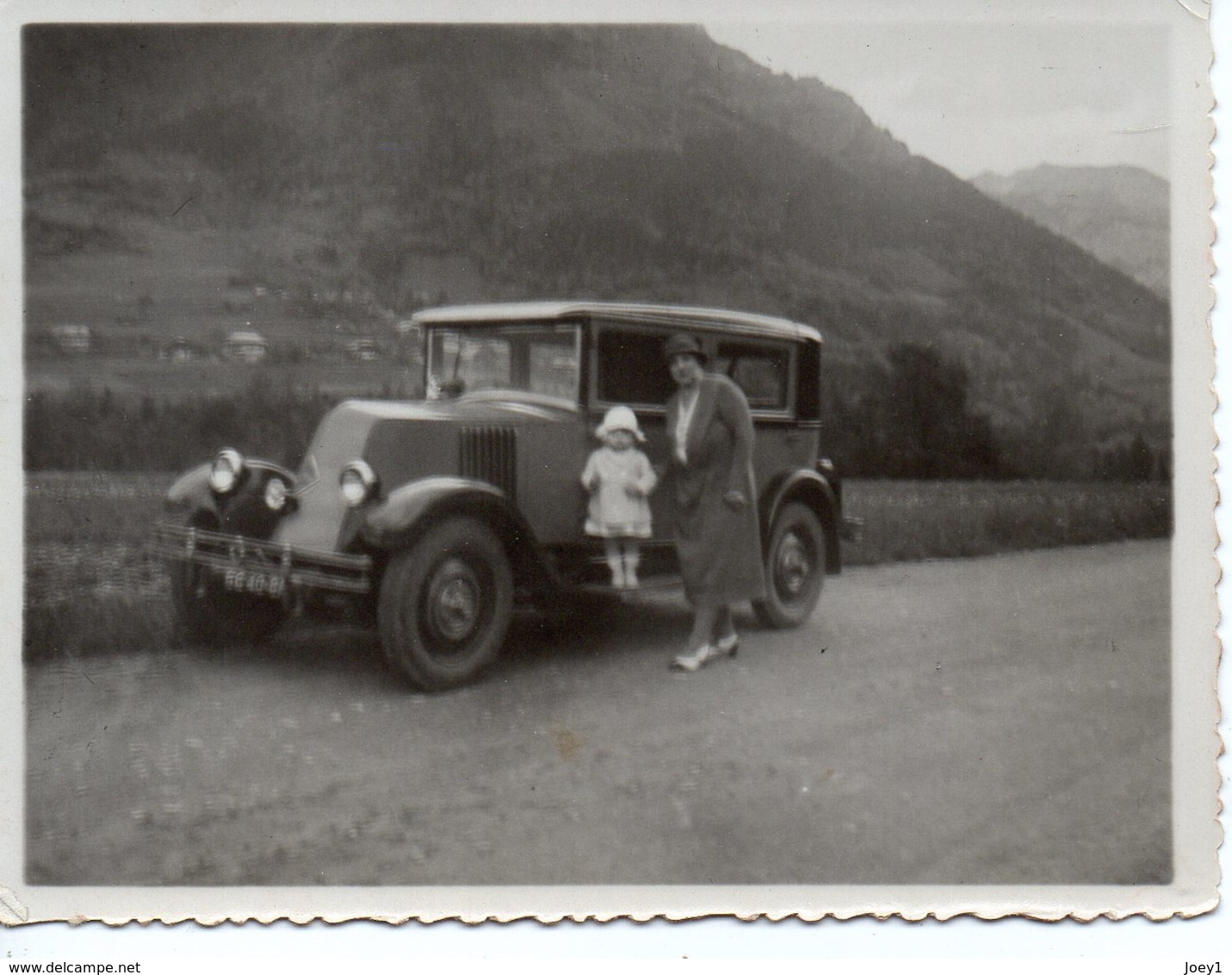 Photo  Voiture Avec Femme Et Enfant En 1932,  Format 11/8.5 - Automobile