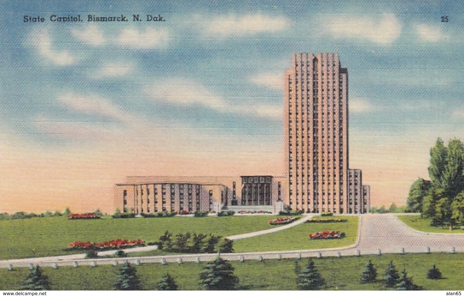 Bismark North Dakota, State Capitol Building, C1940s/50s Linen Postcard - Bismark