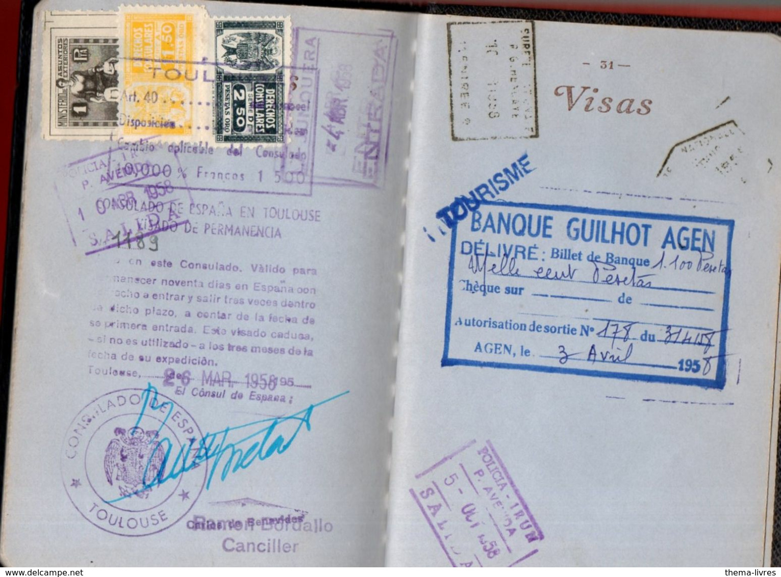 Passeport français délivré à Agen 1953 avec timbres fiscaux et nombreuses vgnettes et visas  (PPP23825)