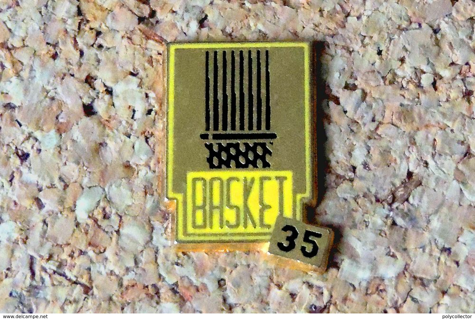Pin's BASKET - Basket 35 Rennes (35) - émaillé à Froid Métal Doré  - Fabricant Inconnu - Basketball