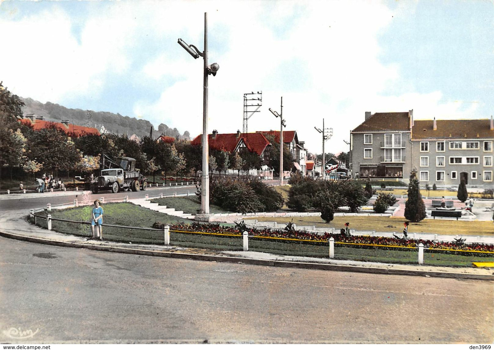 Le TRAIT - Les Jardins Place De La Mairie - Le Trait