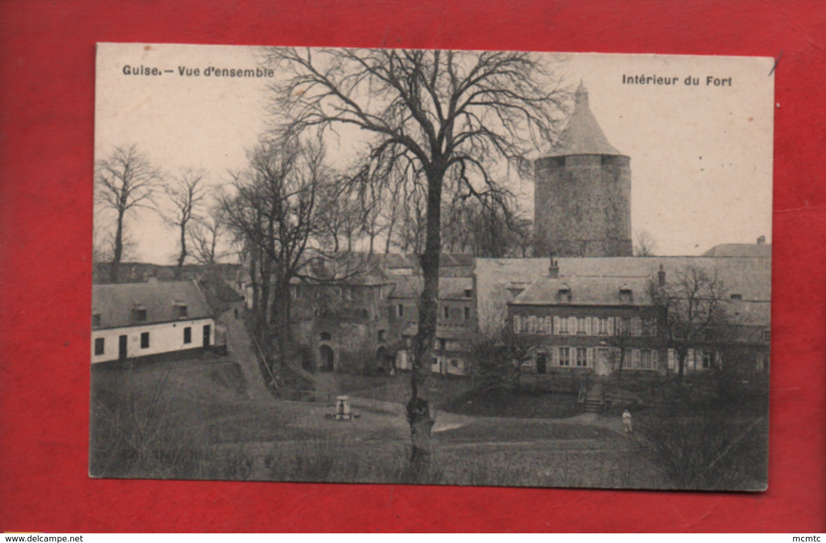 CPA Décollée  - Guise -  Vue D'ensemble - Intérieur Du Fort - Guise