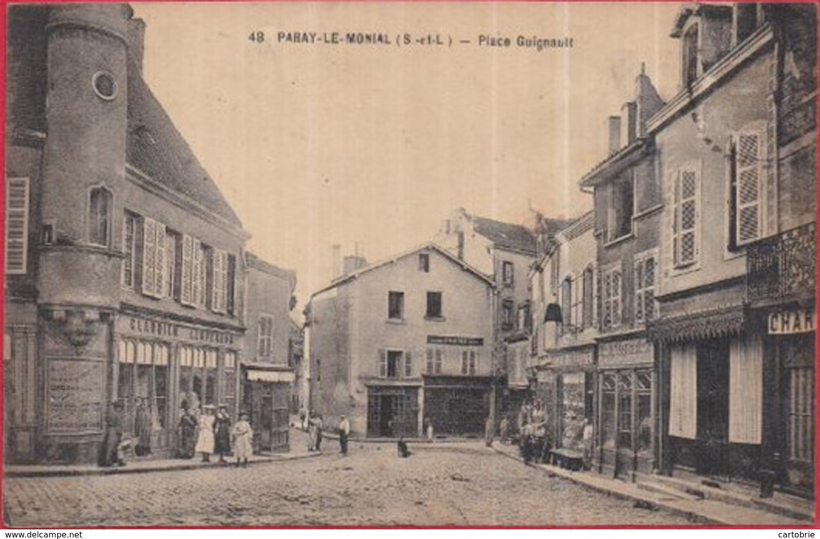 Dépt 71 - PARAY-LE-MONIAL - Place Guignault - Animée, Commerces - Paray Le Monial