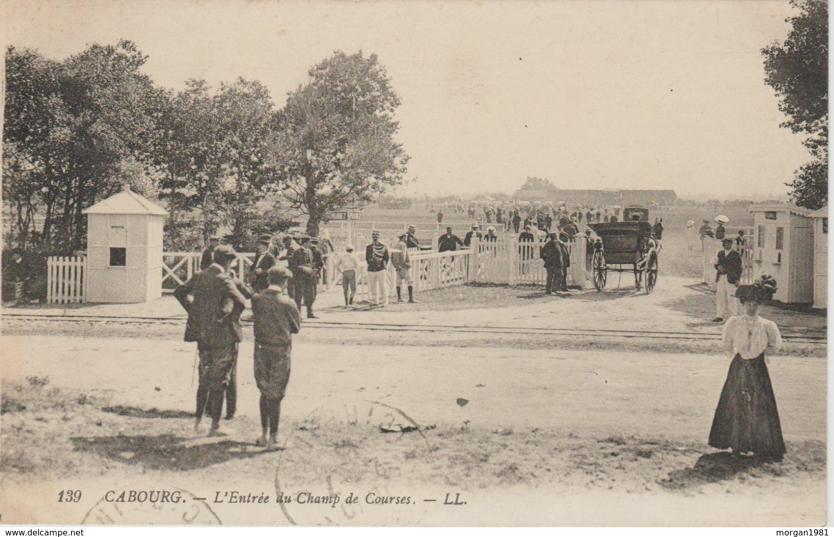 L' ENTREE DU CHAMP DE COURSES - Cabourg