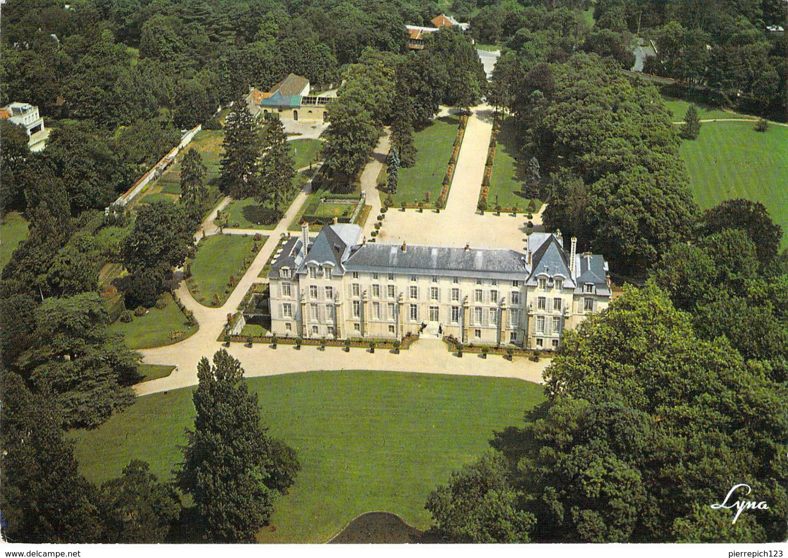 92 - Rueil Malmaison - Le Château - Vue Aérienne - Rueil Malmaison