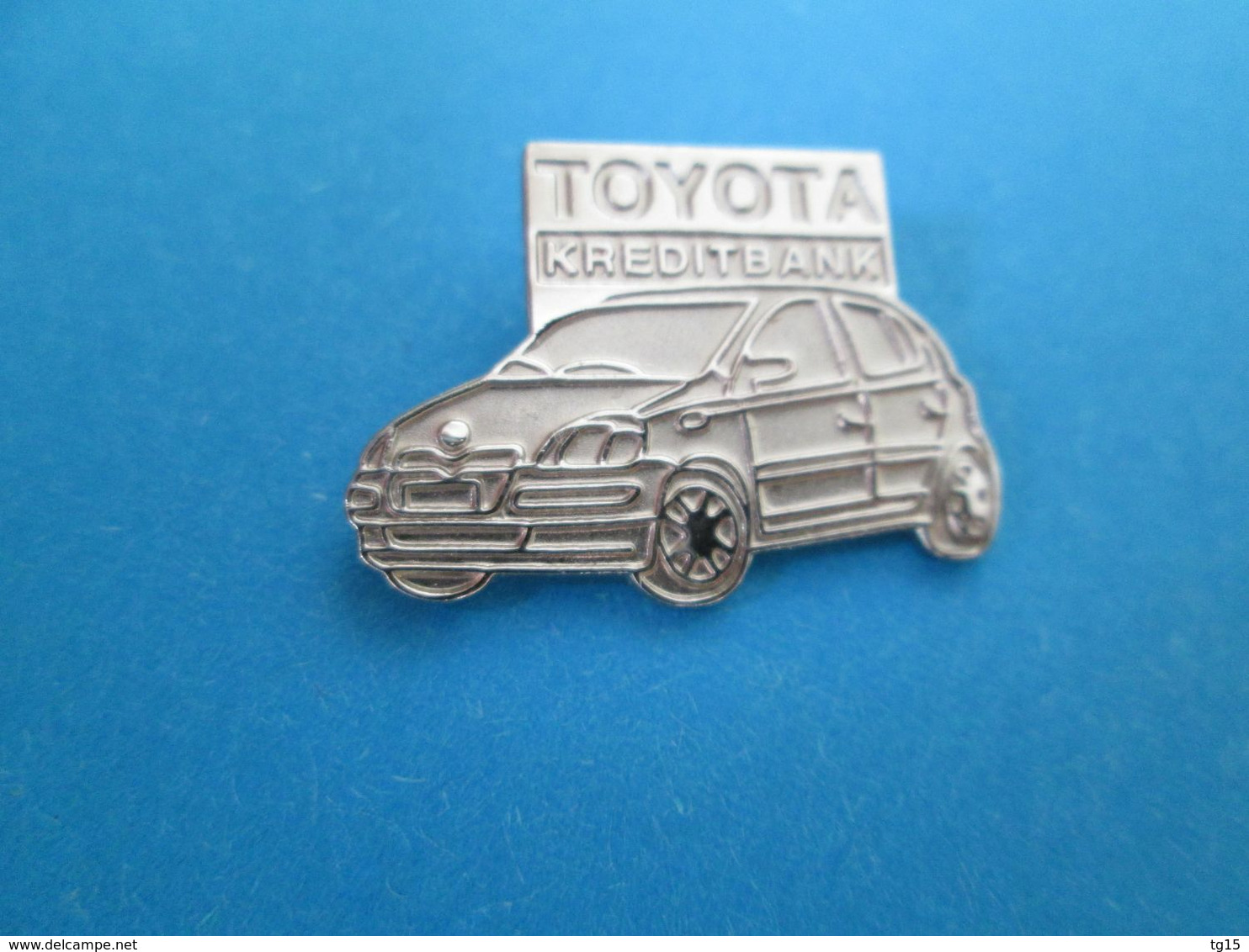 PIN'S   TOYOTA   KREDITBANK   YARIS - Toyota
