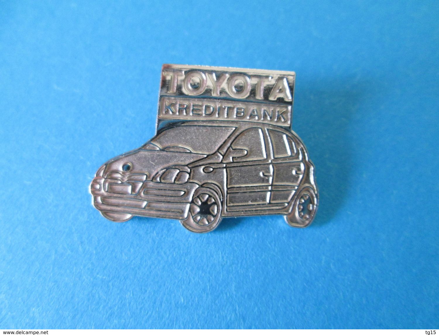 PIN'S   TOYOTA   KREDITBANK   YARIS - Toyota