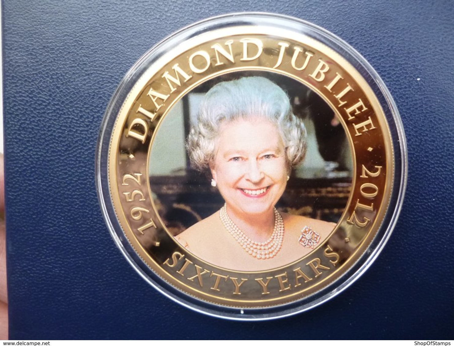 COOKS ISLAND 2012 $5 DIAMOND JUBILEE 65mm GOLD PLATED COIN 793/2012 EDITION - Cookinseln