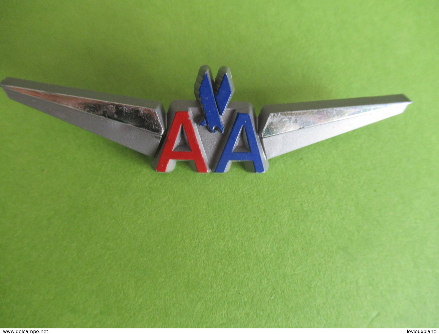 Aviation / Badge D'équipageà épingle / AMERICAN AIRLINE/ Stoffel/ USA/plastique/ Années 80-90      AV29 - Tarjetas De Identificación De La Tripulación