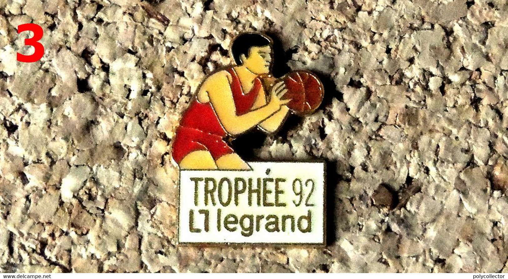 Pin's BASKET - Lucien LEGRAND Trophée 1992 - N°3 Passe - Verni époxy - Fabricant Inconnu - Basketball