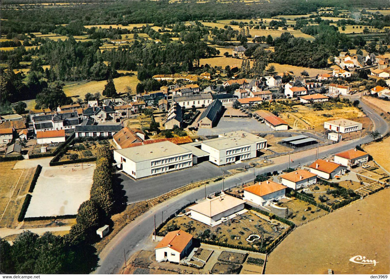 L'ABSIE - Vue Aérienne - Le C.E.G. Raymond Migaud - Architectes Le Sauter Et Botillon, D.P.L.G. Niort - L'Absie