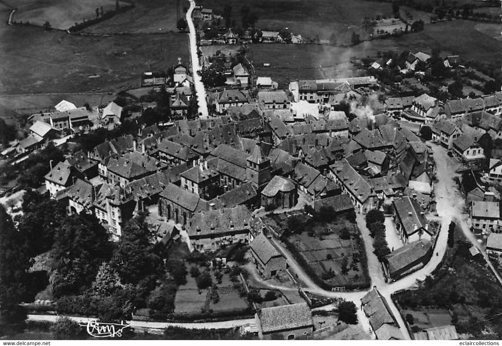 Montsalvy   15        Vue Générale Aérienne   10x15   (voir Scan) - Other & Unclassified