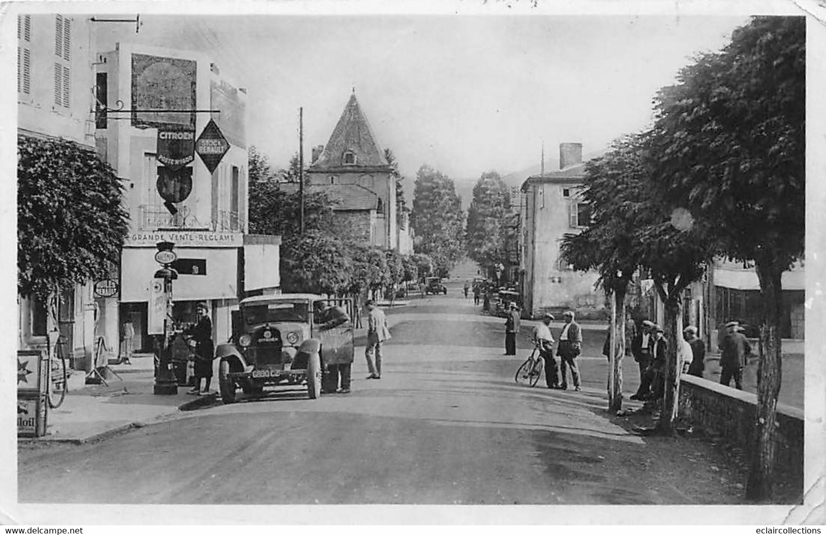 Massiac    15         Route Nationale  Garage Automobiles Et Pompe A Essence       (voir Scan) - Autres & Non Classés