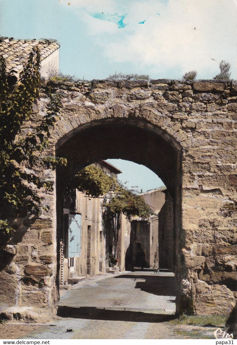 ENTRAIGUES (84) Veille Porte De La Rue Du Château - Entraigue Sur Sorgue