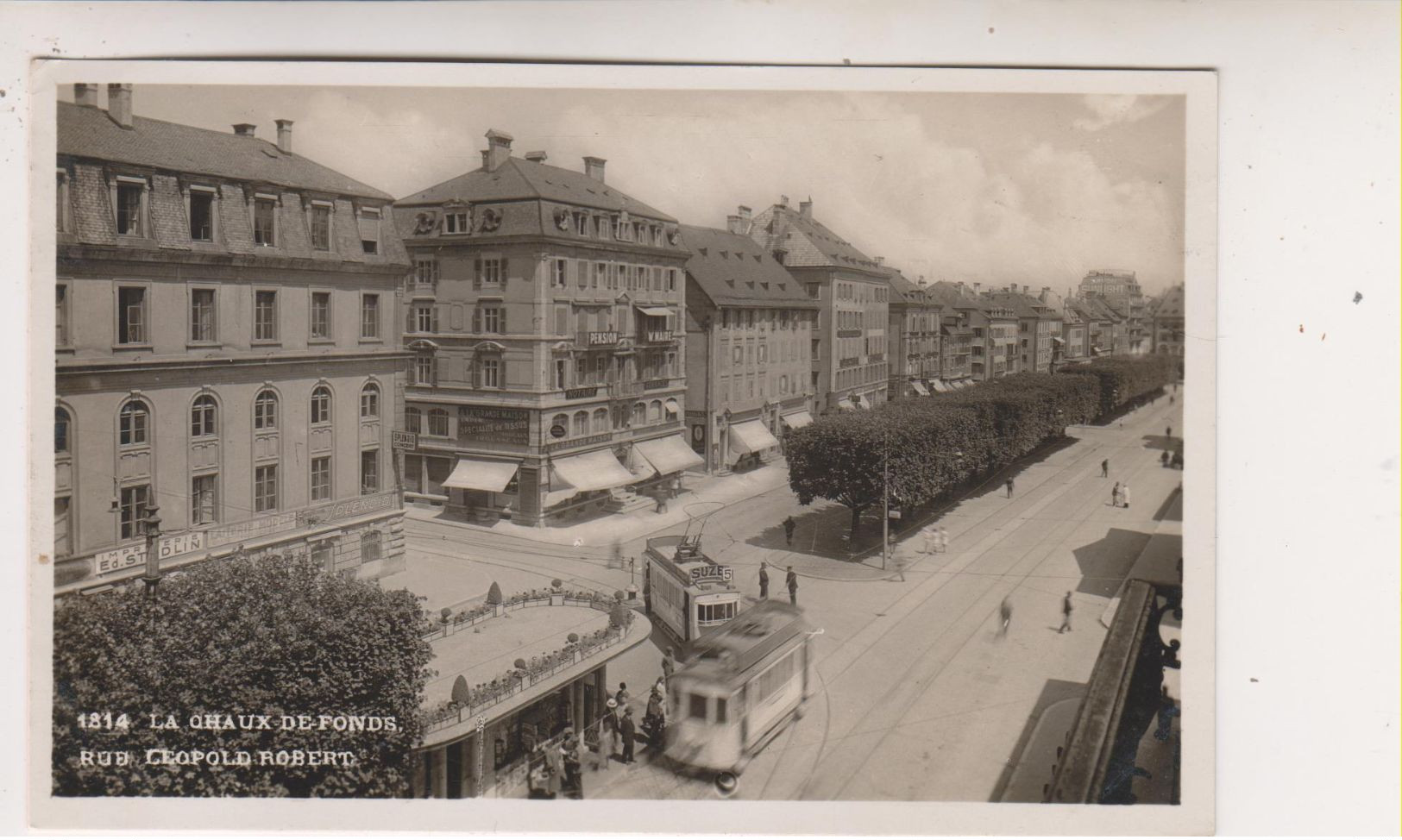 SP - SUISSE - LA CHAUX DE FONDS - Rue Leopold Robert - Phoo Carte -  Tram - Timbre - Cachet - 1930 - - La Chaux-de-Fonds