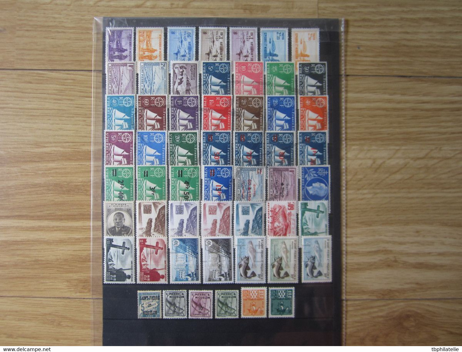 LOT DE 100 TIMBRES DE S.P.M. , NEUFS , (b) - Collezioni & Lotti