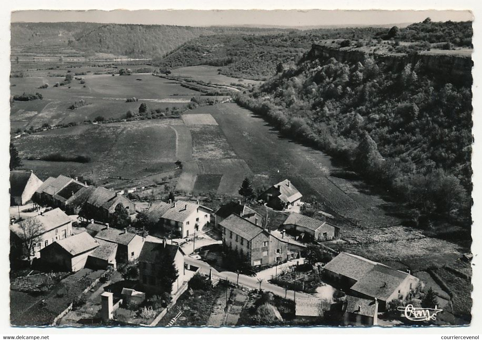 CPSM - DOUCIER (Jura) - Vue Aérienne - Le Centre Du Village - L'Hôtel Roux - Other & Unclassified