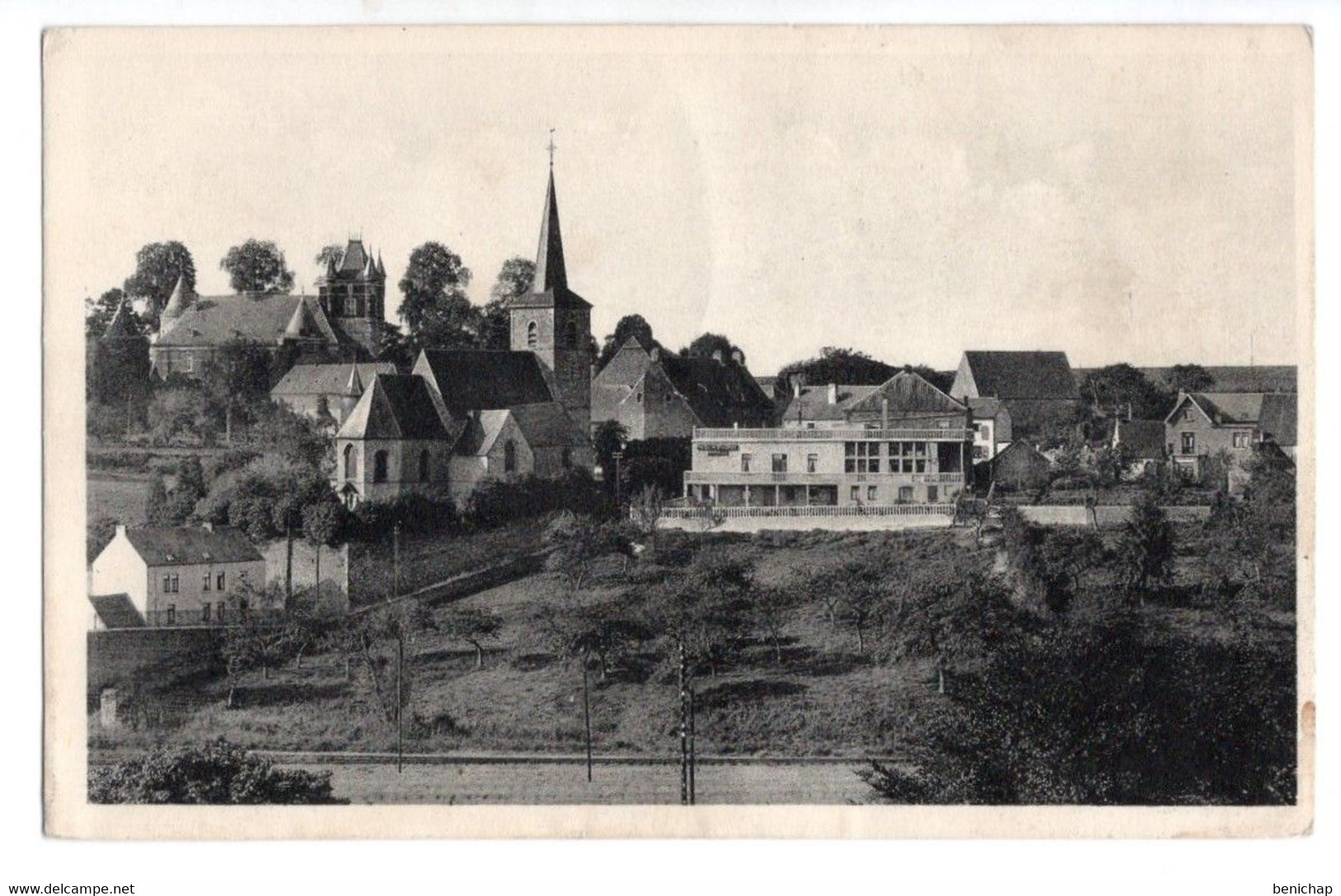 CPA  NELS THILL - Hôtel Notre-Dame De Grâce - Mme Robert - Berzée - Eglise Et Le Château - Vue Sur Le Village. - Walcourt