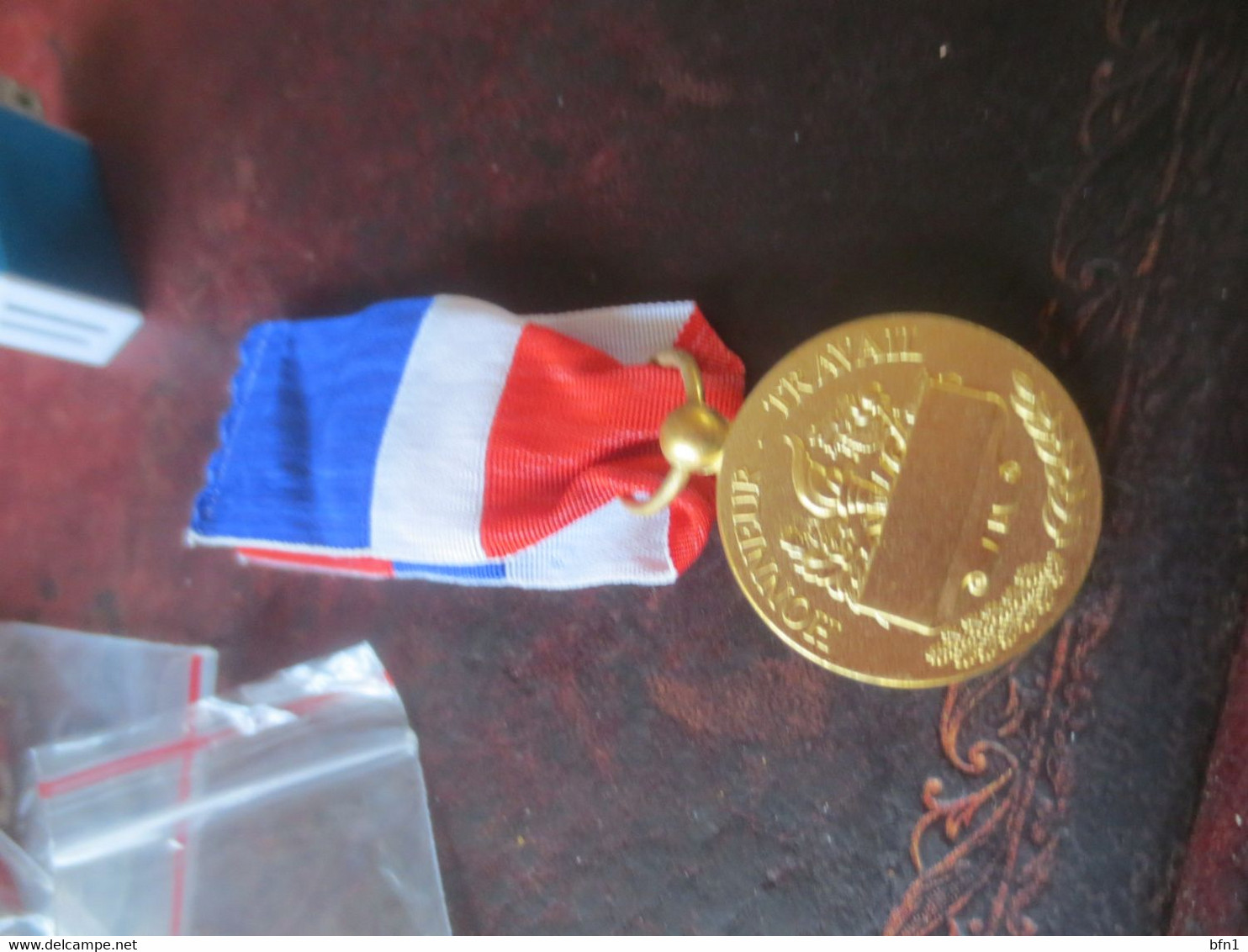 NEUVE MEDAILLE DU TRAVAIL - HOMMAGE TRAVAIL- NON DECERNEE - Francia