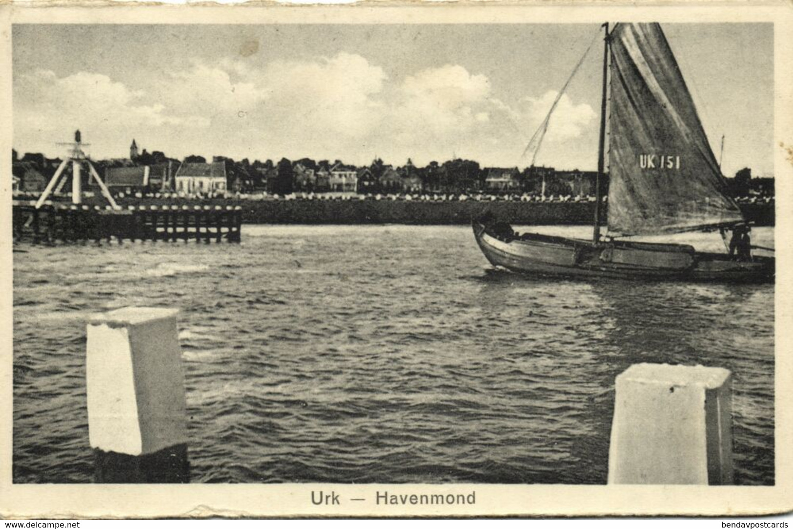 Nederland, URK, Havenmond Met Vissersboot UK151 (1935) Ansichtkaart - Urk