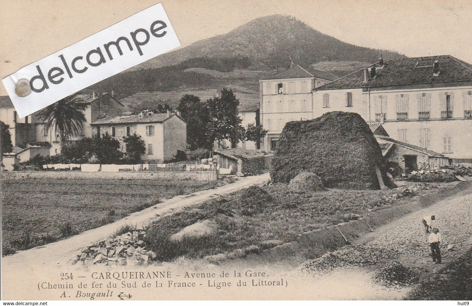 CARQUEIRANNE : Avenue De La Gare . Chemin De Fer Du Sud De La France,Ligne Du Littoral. édit Bougault. - Carqueiranne