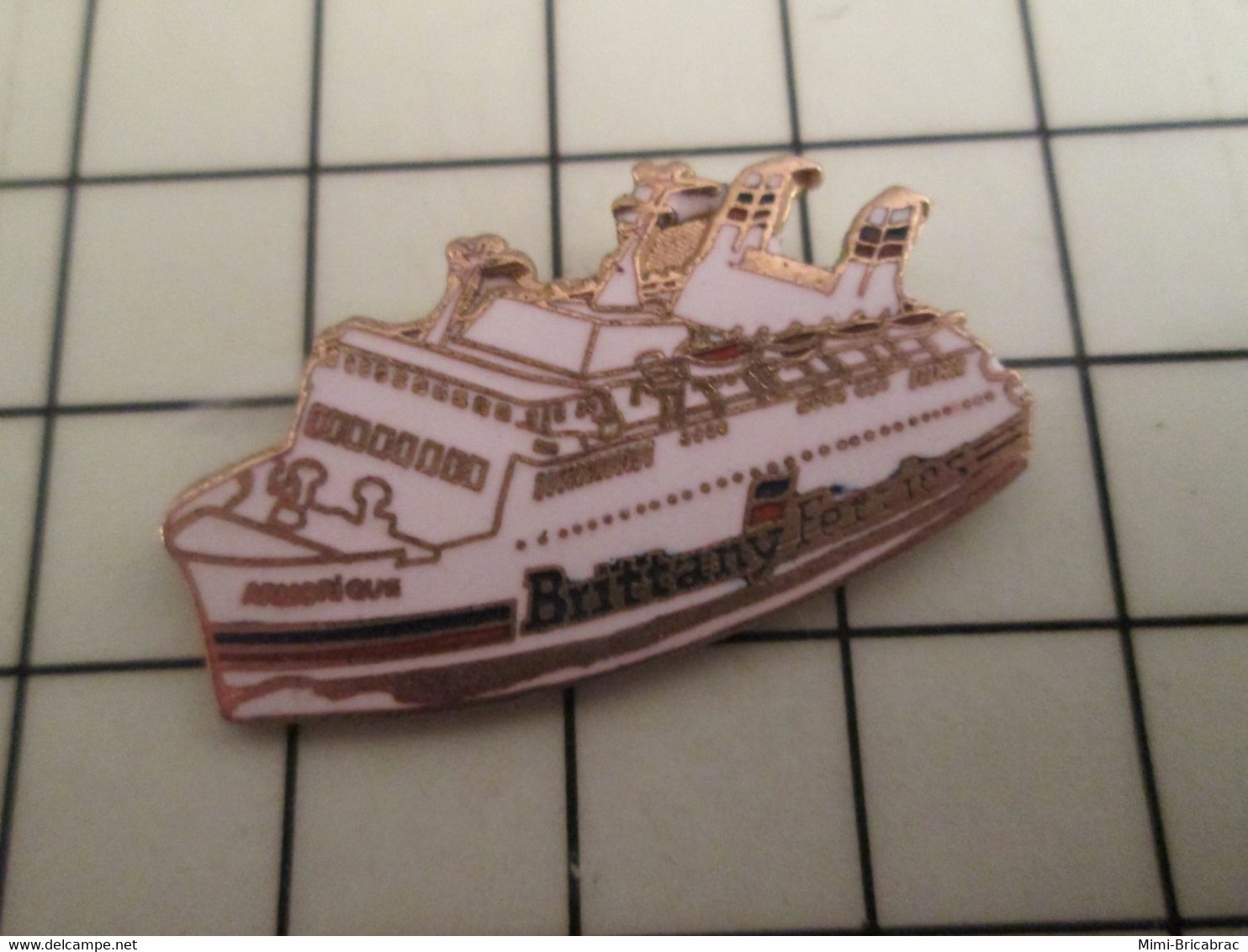 SP07 Pins Pin's / Rare & Belle Qualité THEME BATEAUX / CAR-FERRY ARMORIQUE BRITTANY FERRIES - Barcos