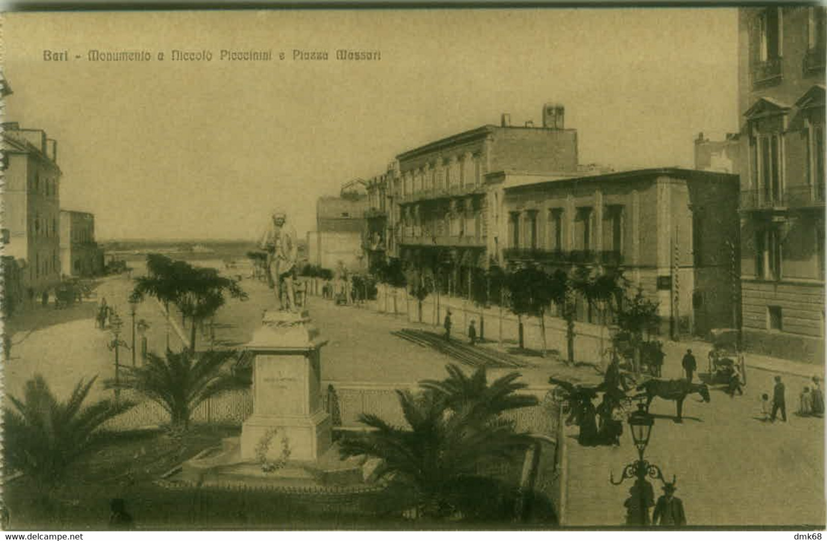 BARI - MONUMENTO A NICCOLO PICCININI E PIAZZA MASSARI - EDIZIONE LOBUONO - 1920s (BG5927) - Bari