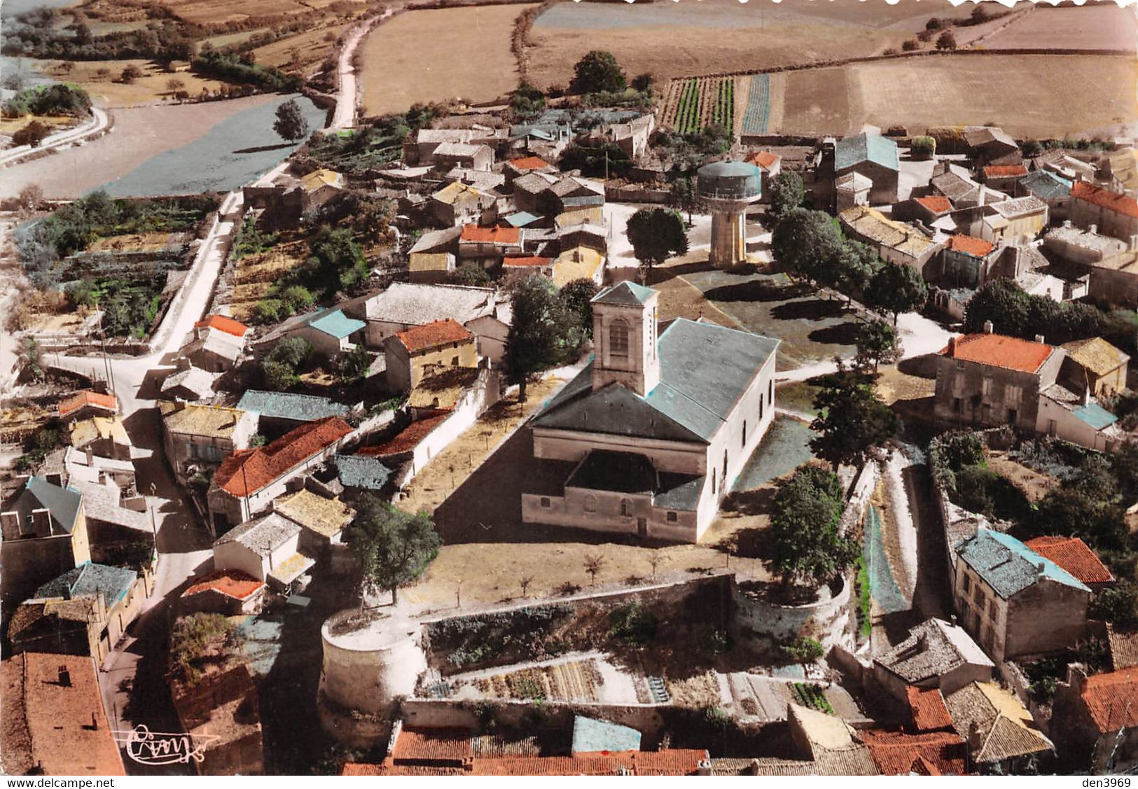 CHEF-BOUTONNE - L'Eglise Et Les Tours De L'Ancien Château - Vue Aérienne - Cliché Rancurel - Chef Boutonne