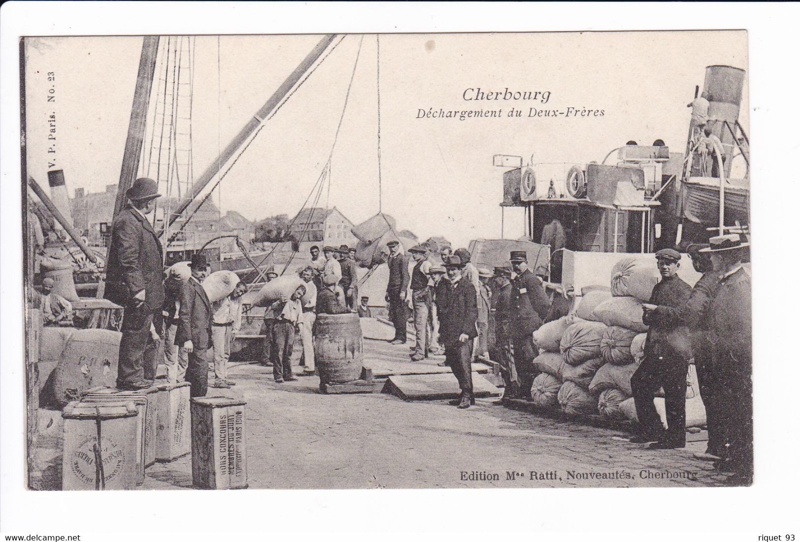 Cherbourg - Déchargement Du "Deux-Frères" (bateau à Quai-beau Plan) - Cherbourg